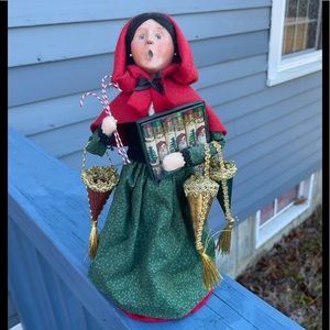 Byers’ Choice Christmas Caroler